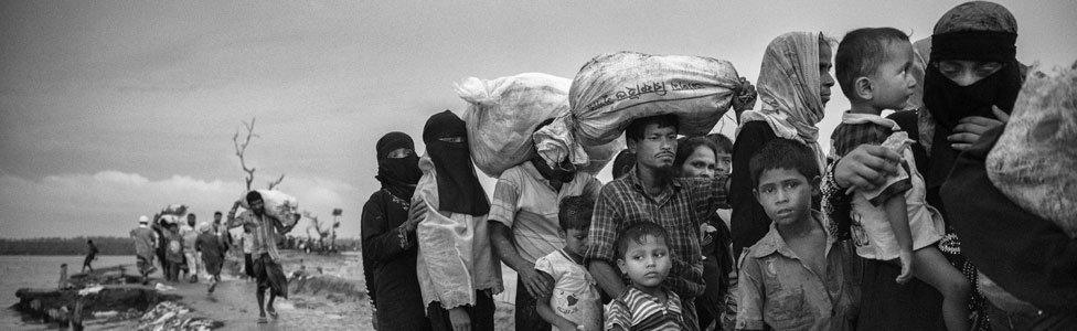 Rohingya refugees fleeing to Bangladesh