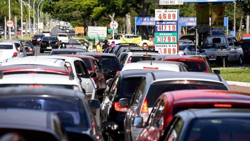 Drivers queue to pump fuel at a gas station in Brasilia, on May 24, 2018.