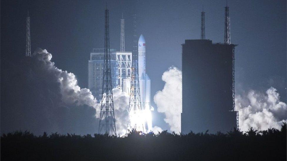 This photo taken on November 3, 2016 shows China"s heavy-lift rocket Long March-5 blasting off from its launch center in Wenchang, south China"s Hainan province.