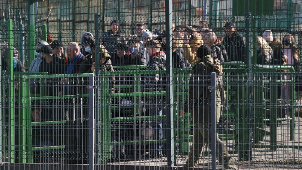 Crowd at Ukraine-Poland border