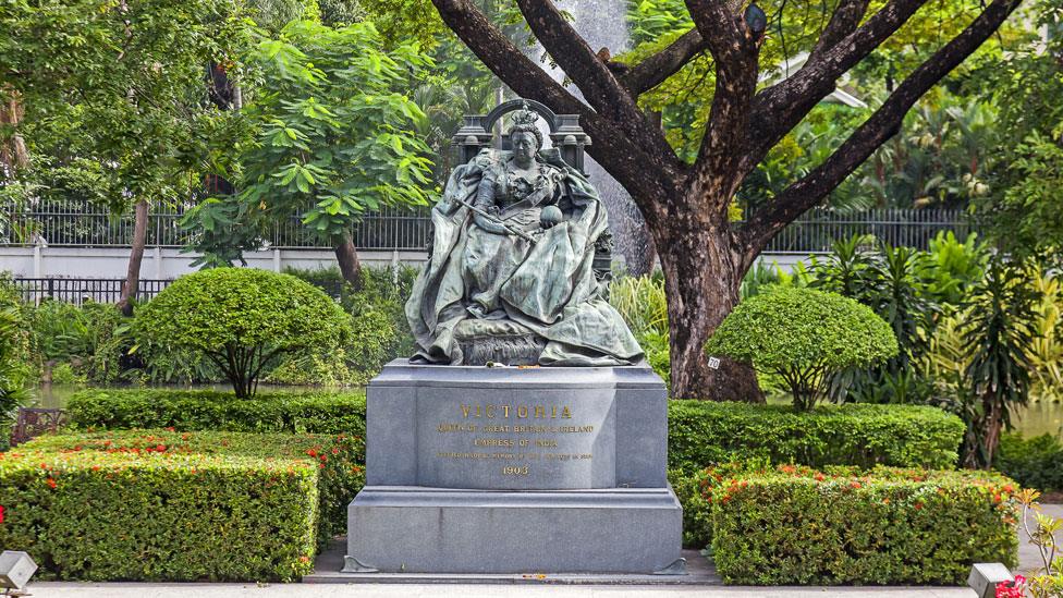 Queen Victoria statue