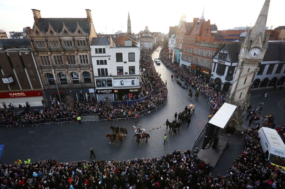 Richard III taken to the cathedral