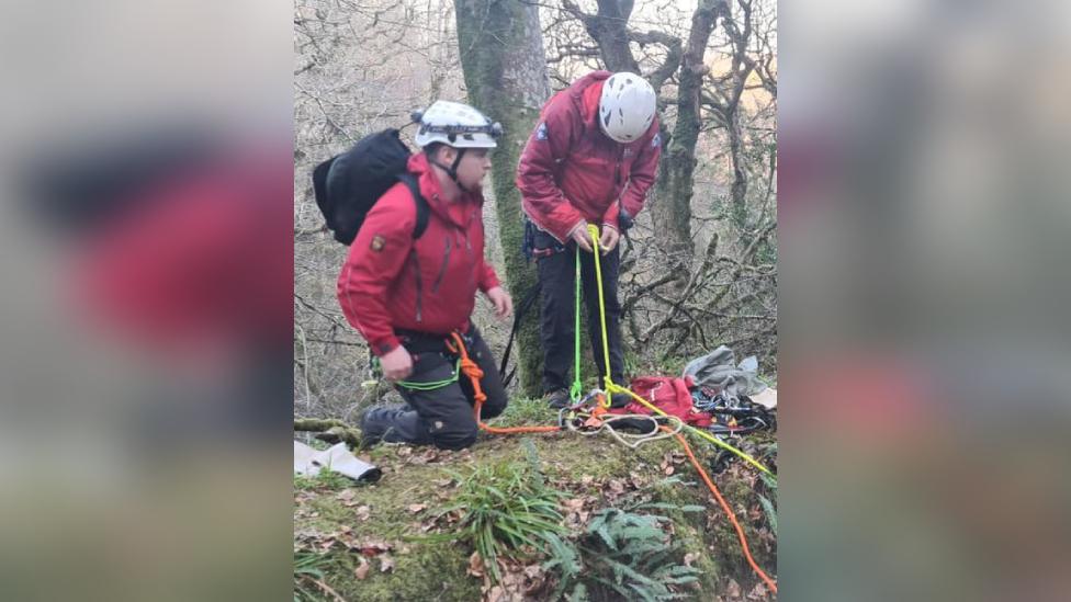 Mountain rescue said they were on the scene, near Maentwrog, Gwynedd, within 10 minutes