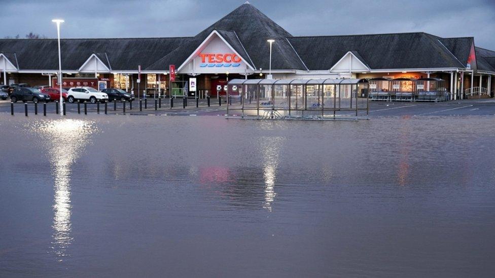 Flooded-Tesco-carpark.