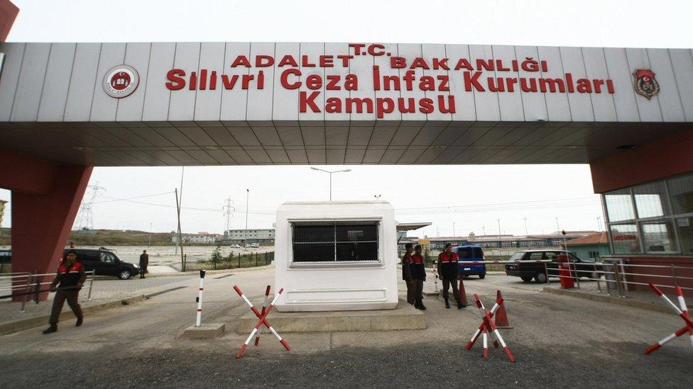 File photo showing the entrance to Silivri prison, west of Istanbul (19 October 2008)