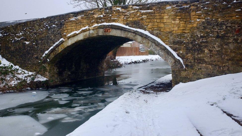 Oxford Canal frozen