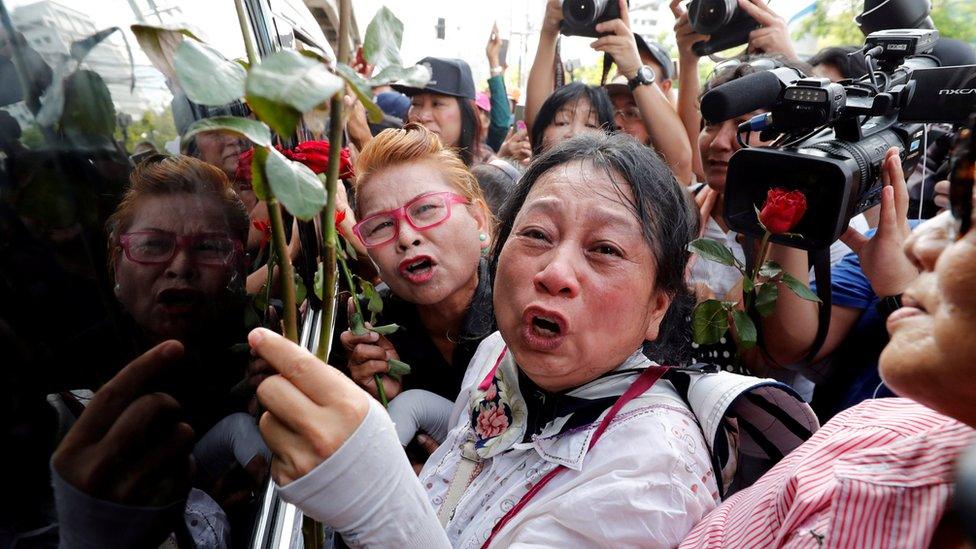 Supporters of ousted former Thai prime minister Yingluck Shinawatra react while wait for her at the Supreme Court in Bangkok, Thailand August 25, 2017