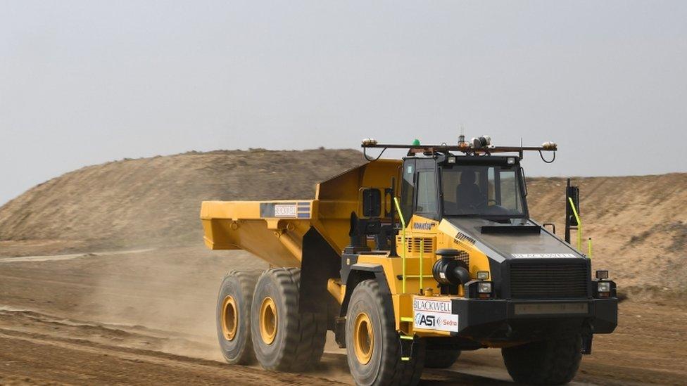 Driverless dump truck