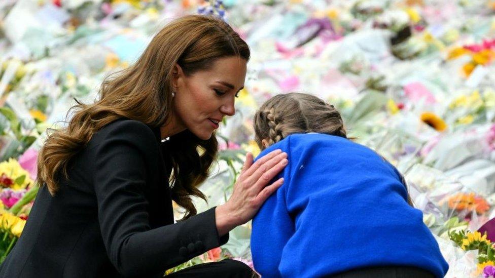 Eight-year-old Elizabeth and the Princess of Wales