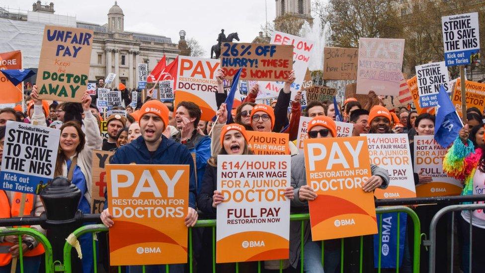 junior-doctors-striking.