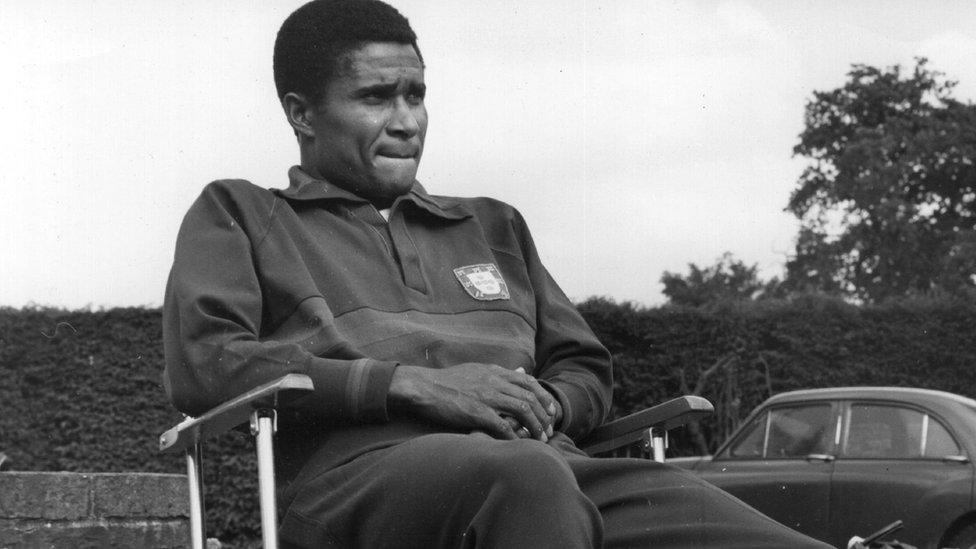 Eusebio in training for an upcoming match against England at Wembley in 1961