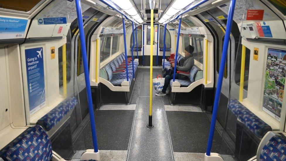 Empty tube carriage