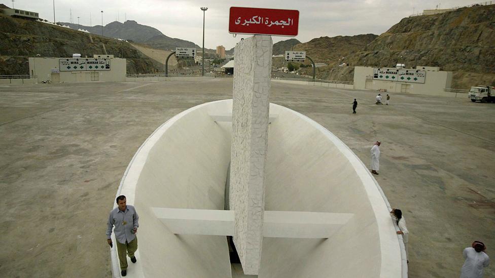 Jamarat pillars in 2005 when they were remodelled as short walls