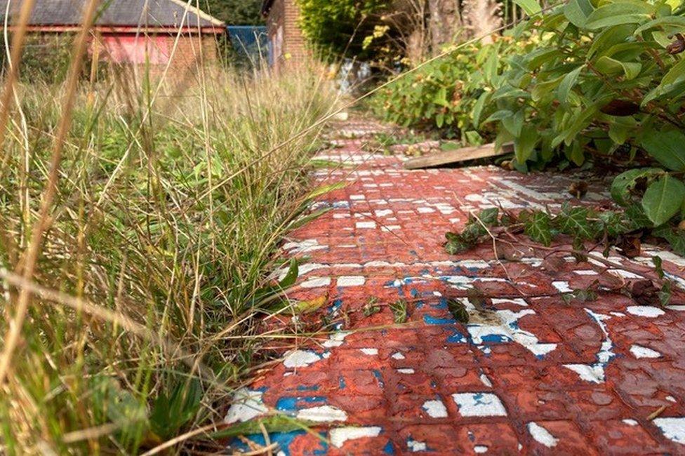 Otley lido - derelict