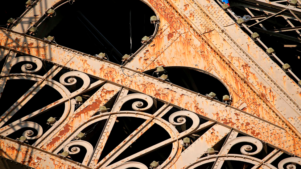 rust-on-the-eiffel-tower