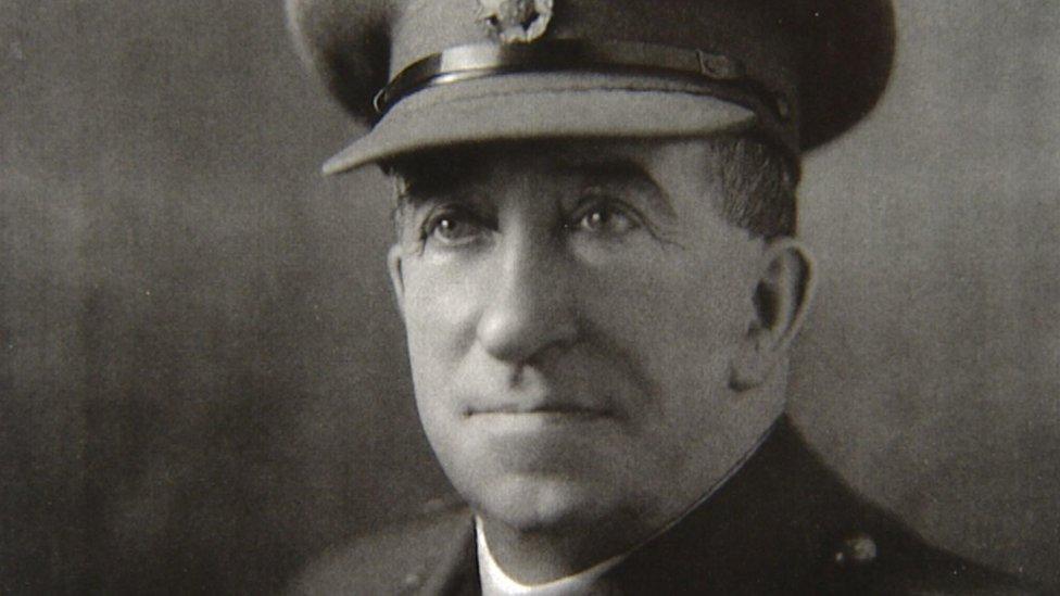 An t-Ath. Urr. Anndra MacDhòmhnaill