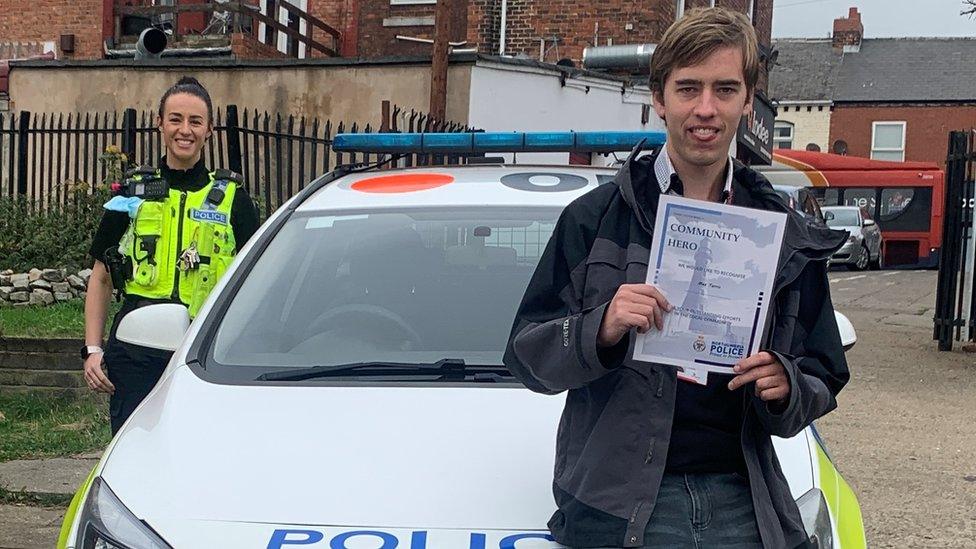 PC Louise Turnbull and Max with certificate