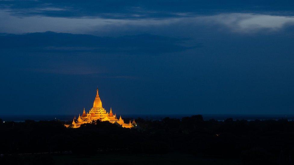 Ananda Pahto, or Phaya, temple