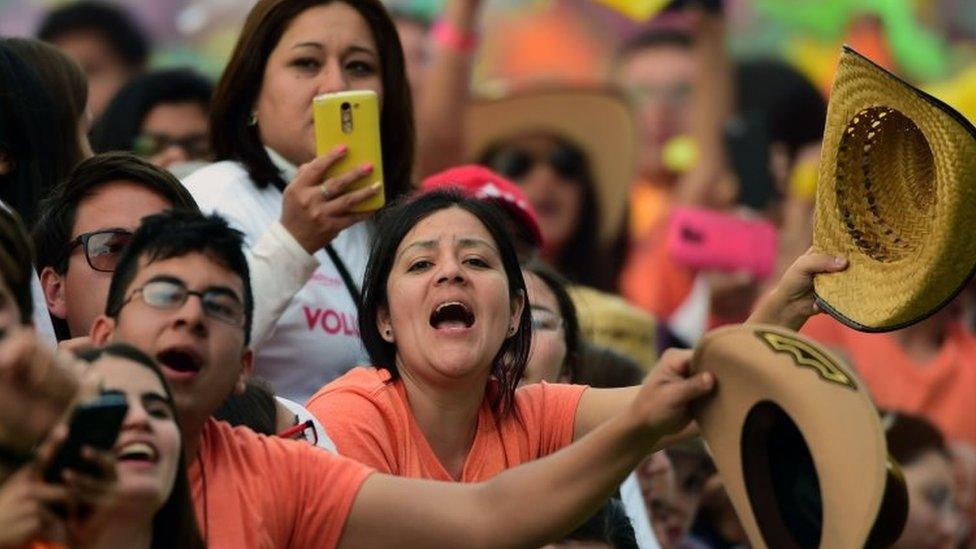 Young Mexicans greet Pope Francis in Morelia. Photo: 16 February 2016