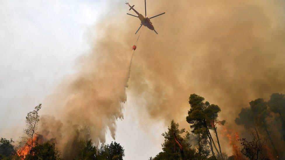 helicopter-pouring-water-on-wildfire