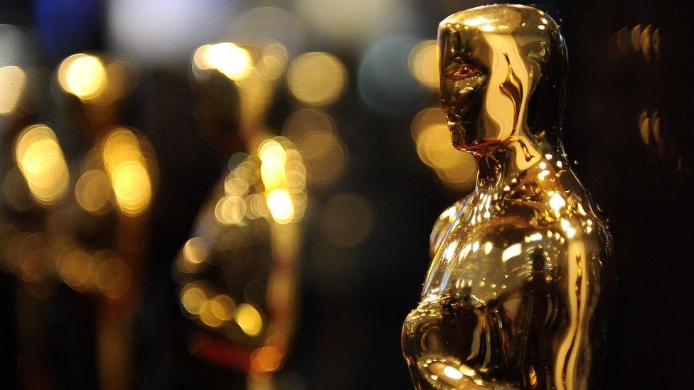 Oscars statuettes