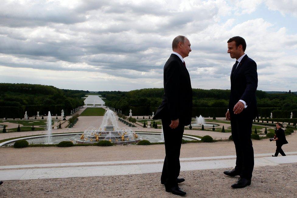 Vladimir Putin (L) and Emmanuel Macron at Versailles, 29 May