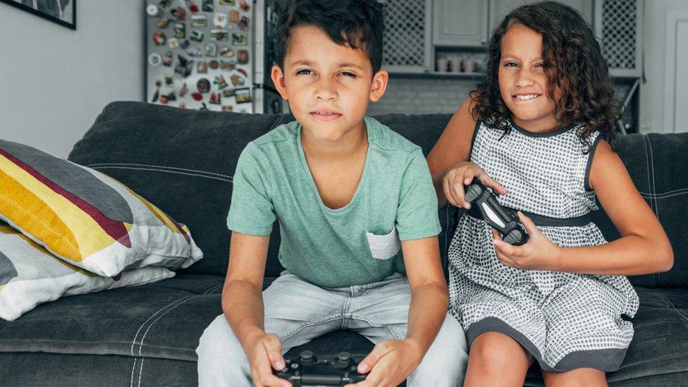 kids playing console