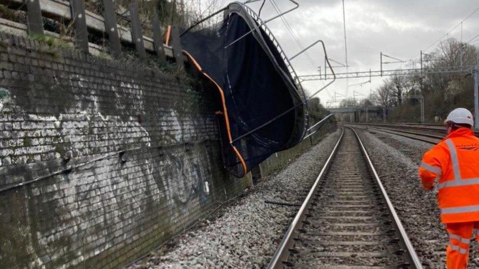 Trampoline on rail tracks