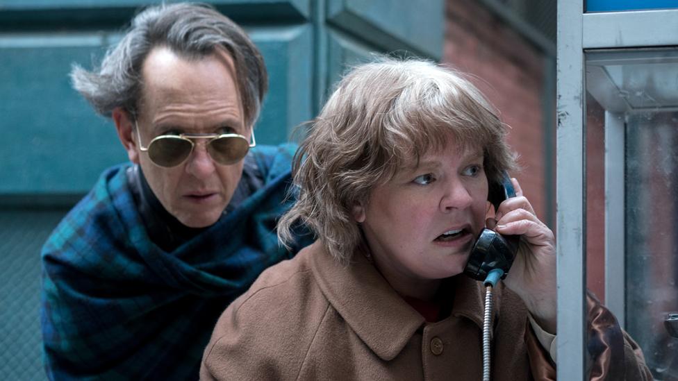 Richard E Grant and Melissa McCarthy in Can You Ever Forgive Me?