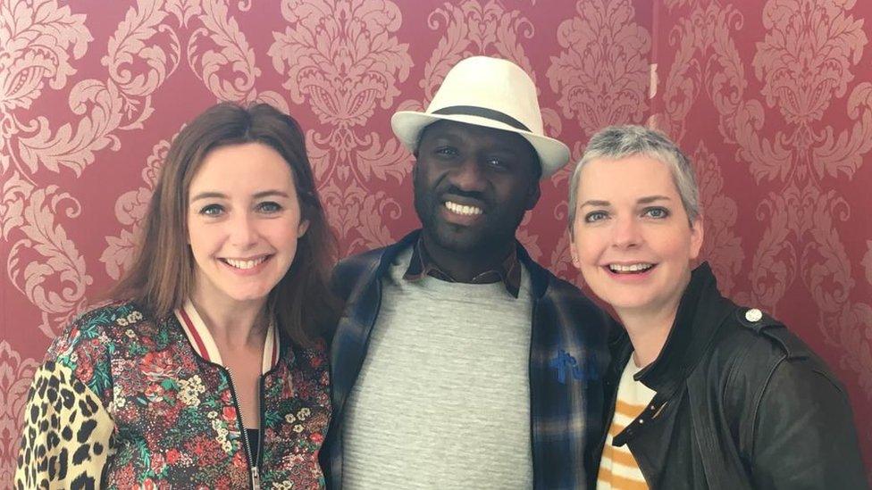 Lisa gyda Seckou Keita a Catrin Finch