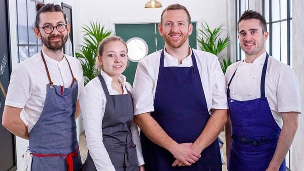 Roedd Hywel yn un o'r cogyddion oedd yn cynrychioli Cymru yn The Great British Menu ar BBC2 yn ddiweddar