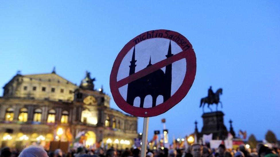 A Pegida rally in Dresden (07 December 2015)