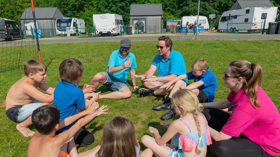 Full House Theatre groups with gypsy, Roma and traveller community living in Greensand Country, in Bedfordshire.