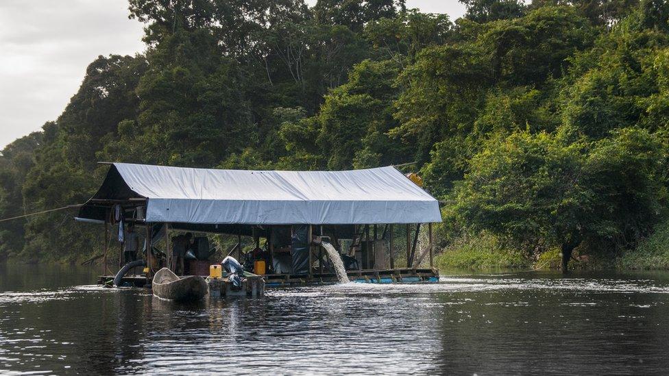 A gold/diamond mining dredge in the Upper Potaro River above Chenapau Village. "Gold and diamond mining pose immediate threats of negative impacts to aquatic ecosystems and fishes and to humans that eat fish potentially contaminated with mercury," noted the report's researchers.