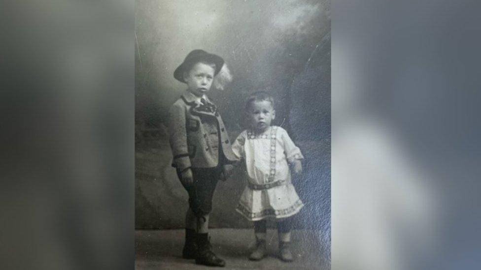 Kurt Glauber at the age of six, with his younger brother Gerhard