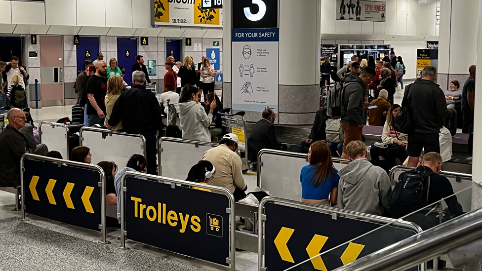 Manchester Airport queues