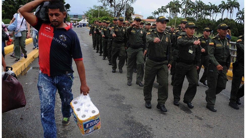 Venezuelans cross the Simon Bolivar bridge linking San Antonio del Tachira, in Venezuela with Cucuta, Colombia, to buy basic supplies on 16 July 2016.