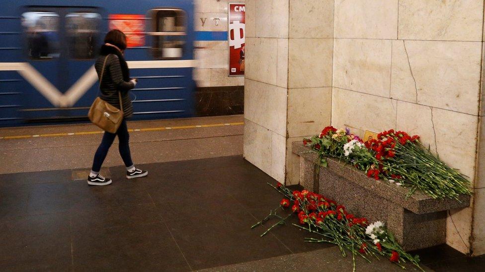 Flowers in memory of victims of the attack on St Petersburg metro are placed at Tekhnologichesky Institut station station, Russia, 4 April 2017