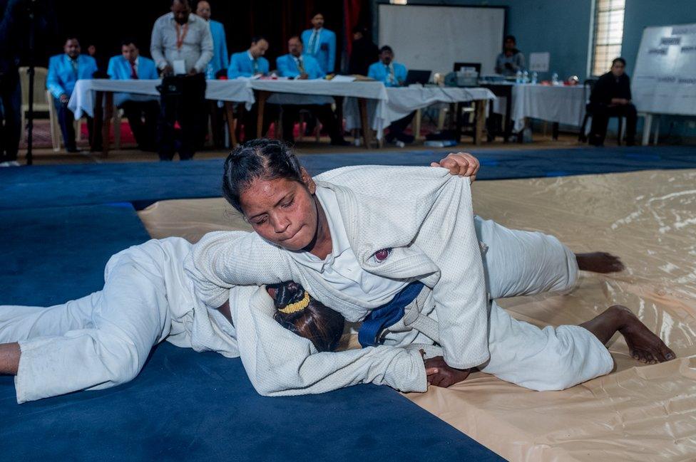 Two women do Judo