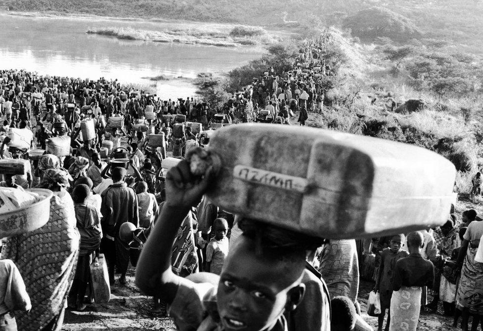 A crowd of refugees travelling with their belongings