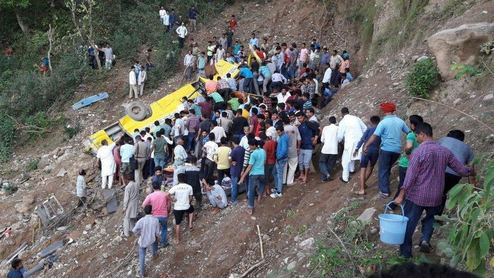 A bus carrying schoolchildren rests in a gorge after leaving the road in India's northern Himalayan state of Himachal Pradesh, 9 April 2018