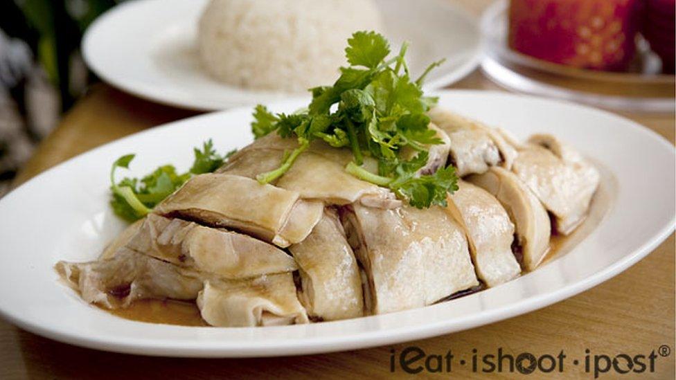 A plate of Tian Tian chicken rice