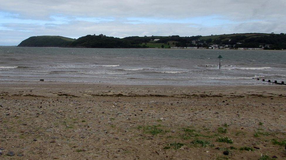 Traeth Glanyfferi i gyfeiriad Llansteffan