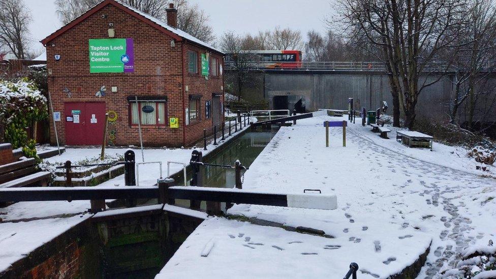 Snow at Tapton Lock