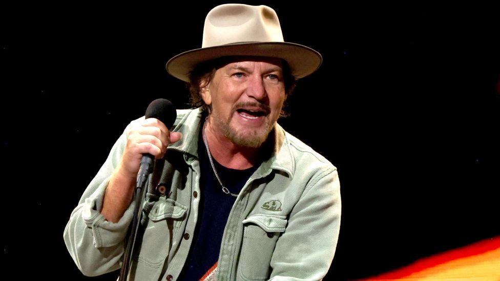 Pearl Jam cancel more tour dates over illness - BBC News