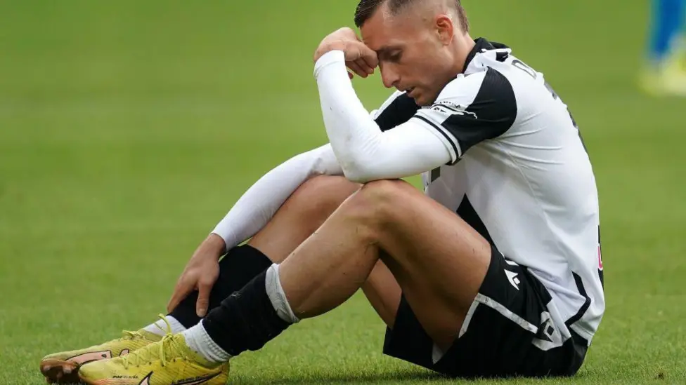 Gerard Deulofeu after tearing his anterior cruciate ligament