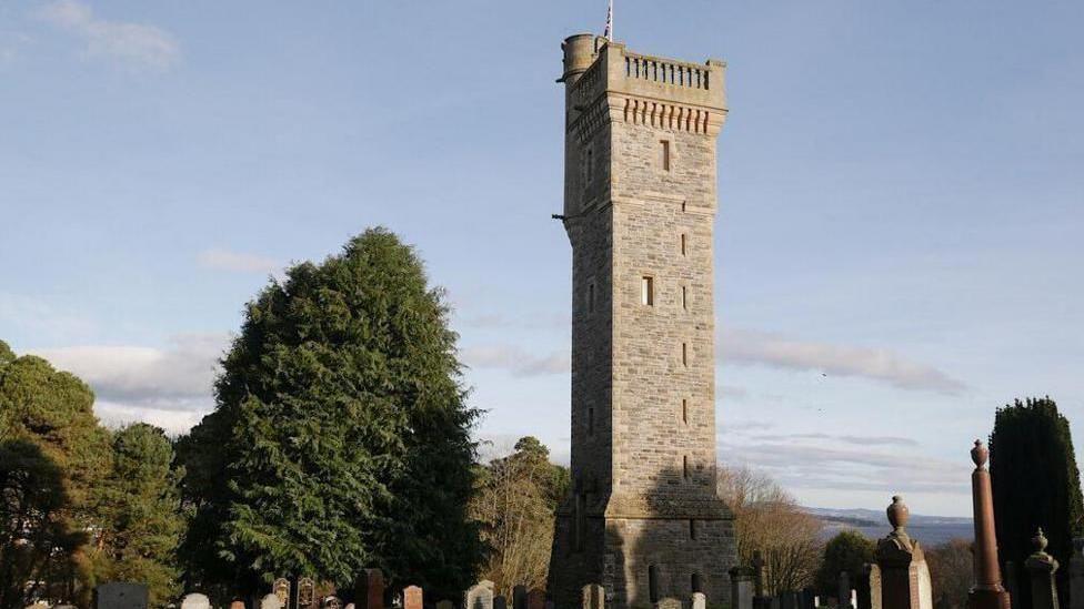 Tùr Cuimhneachaidh Sir Eachainn MhicDhòmhnaill