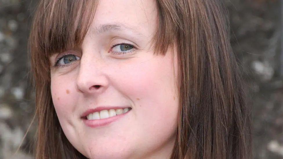 A close-up shot of Sarah McClay who was a keeper who died at South Lakes in 2013. She has brown hair in a 'bob' cut and is smiling at the camera.