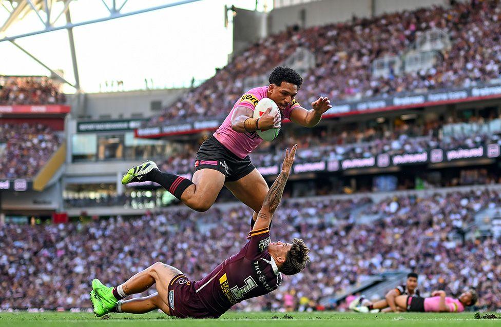 Paul Alamoti of the Panthers beats Reece Walsh of the Broncos before scoring a try during the NRL Preliminary Final match at Suncorp Stadium in Brisbane. Photo by Albert Perez