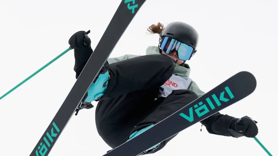 El esquiador australiano Brown, de 15 años, consigue una victoria histórica